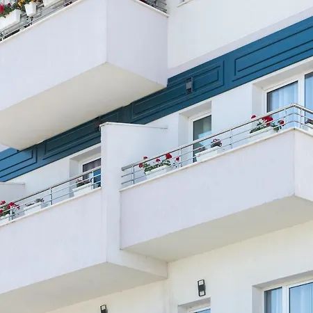 Compas Boutique Golem (Tirana)