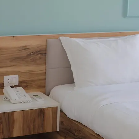 Compas Boutique Golem (Tirana)