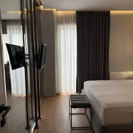 Compas Boutique Golem (Tirana)