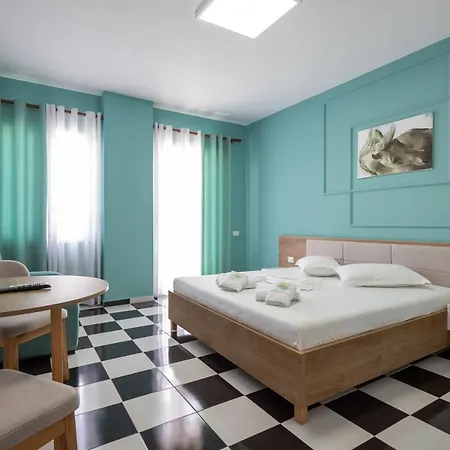 Hotel Compas Boutique 4*