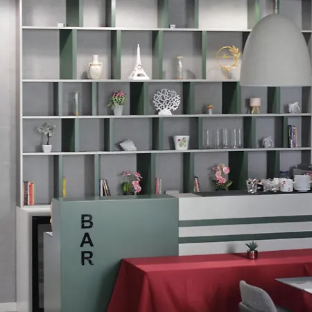 Compas Boutique Ξενοδοχείο Golem (Tirana)